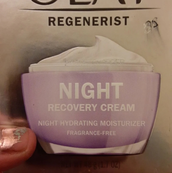 Olay face products bundle - Picture 6 of 11